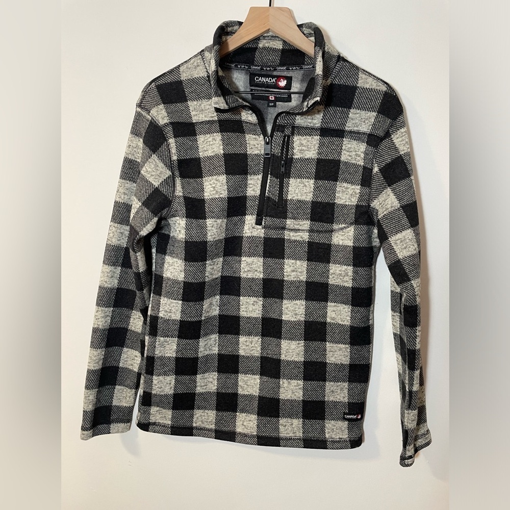 Canada Weathergear Black Gray Plaid 1/4 Zip Fleece Pullover Size Small EUC 🇨🇦